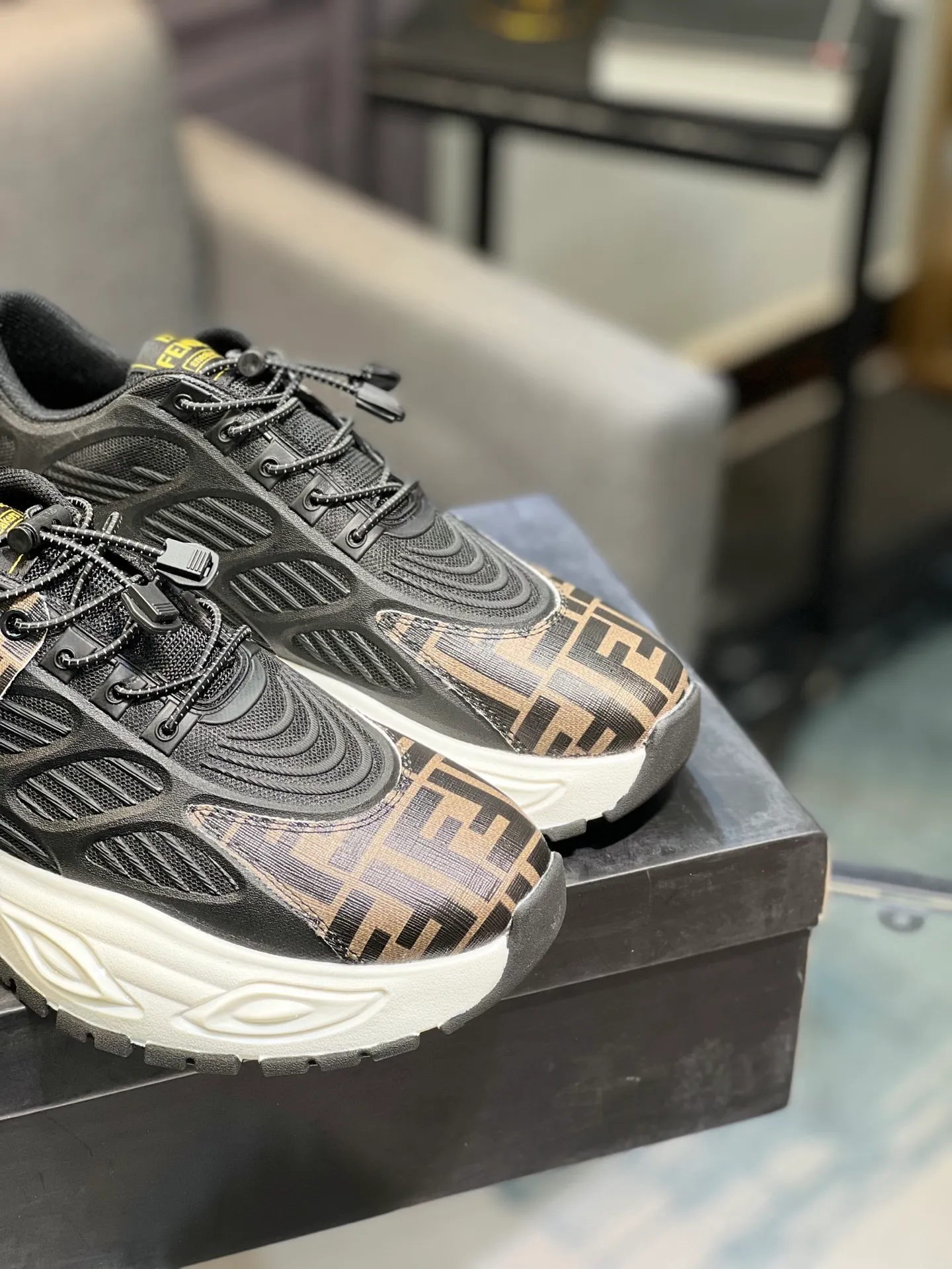 Men's men's shoes 💰440 [FENDI] new 🙈 casual shoes with first-class workmanship, 💪💪💪cowhide uppers ➕ genuine leather feet, 👻suitable for all kinds of travel! Number of yards 38-44